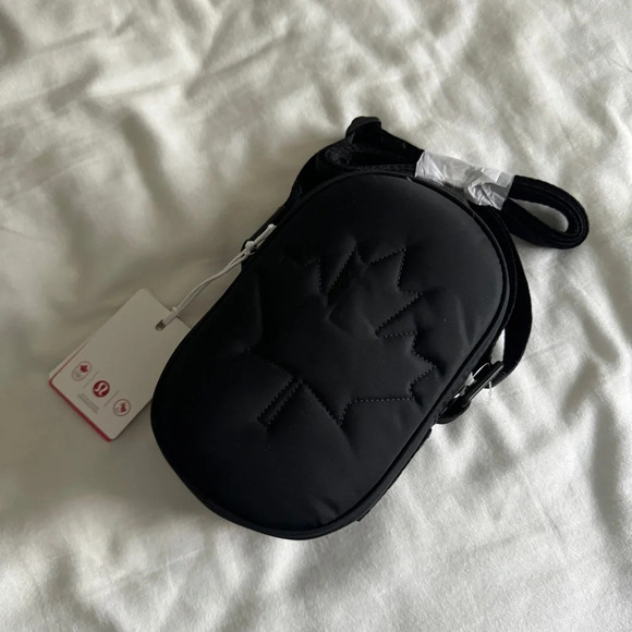 🆕 Lululemon Team Canada 22 Future Legacy Crossbody Bag Black - Picture 2 of 7